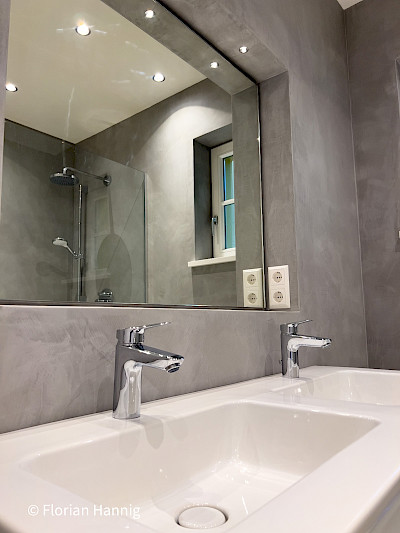 Renovierter Altbau mit fugenlosem Bad in einer Freiburger Villa