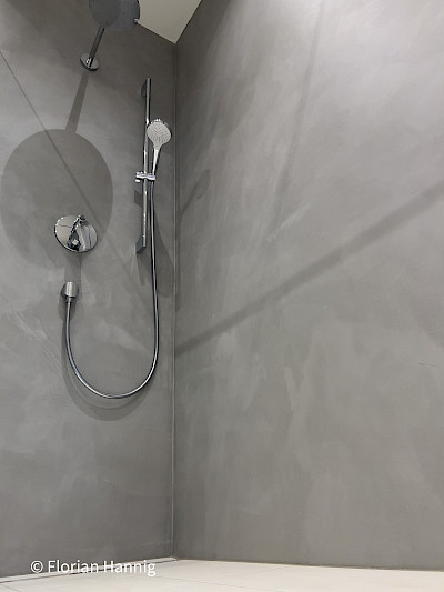 Renovierter Altbau mit fugenlosem Bad in einer Freiburger Villa